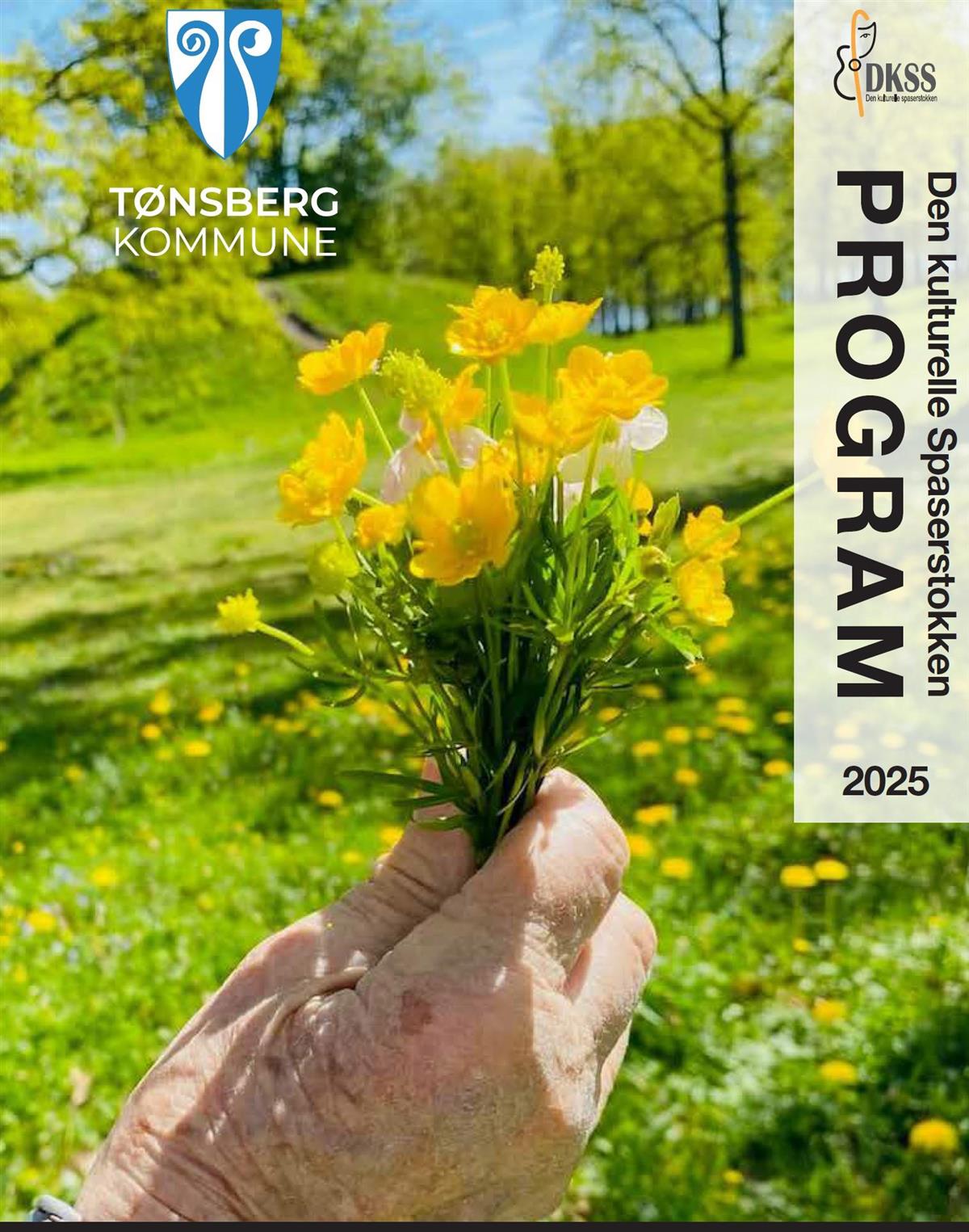 En eldre hånd som holder en blomsterbukett ute. - Klikk for stort bilde