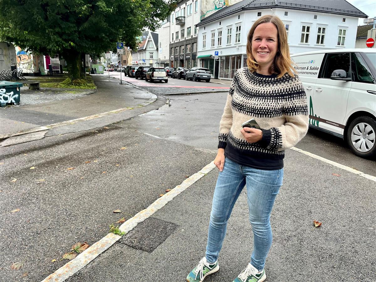 Marthine Søyland Hoel ved Farmannstorvet - Klikk for stort bilde