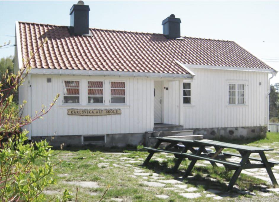 Hvit trebygning - Klikk for stort bilde