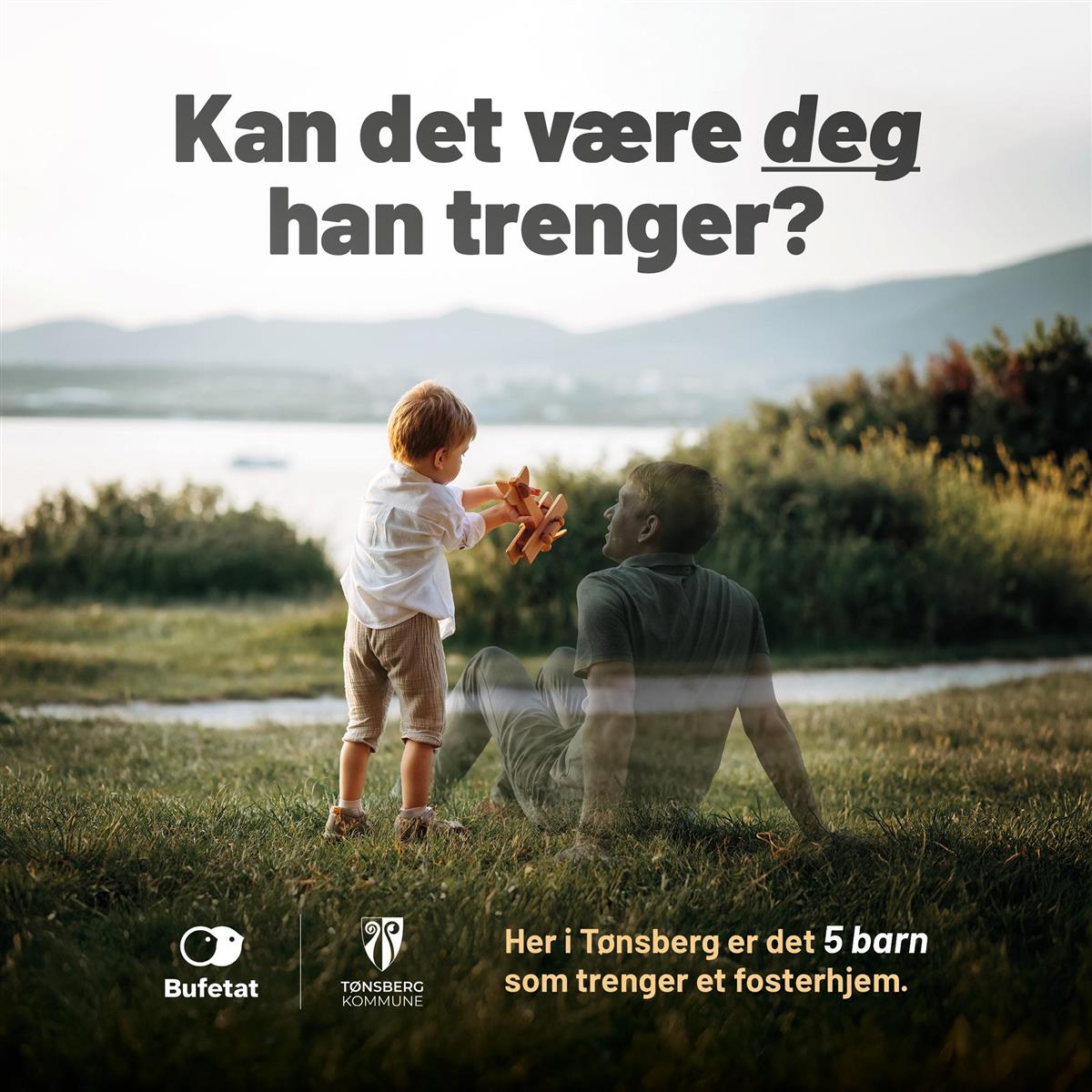 fosterhjemskampanje med en gutt som leker og en mann som er delvis usynlig - Klikk for stort bilde