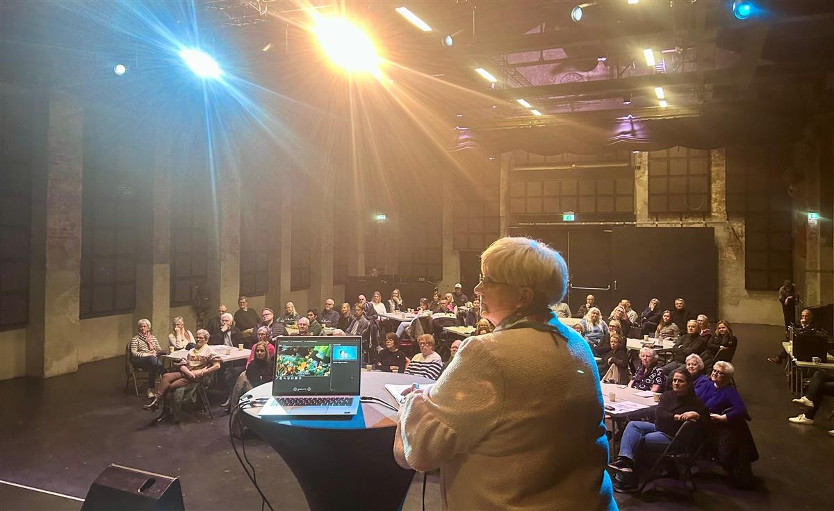 Mette Vikan Andersen på Scenen på Støperiet - Klikk for stort bilde