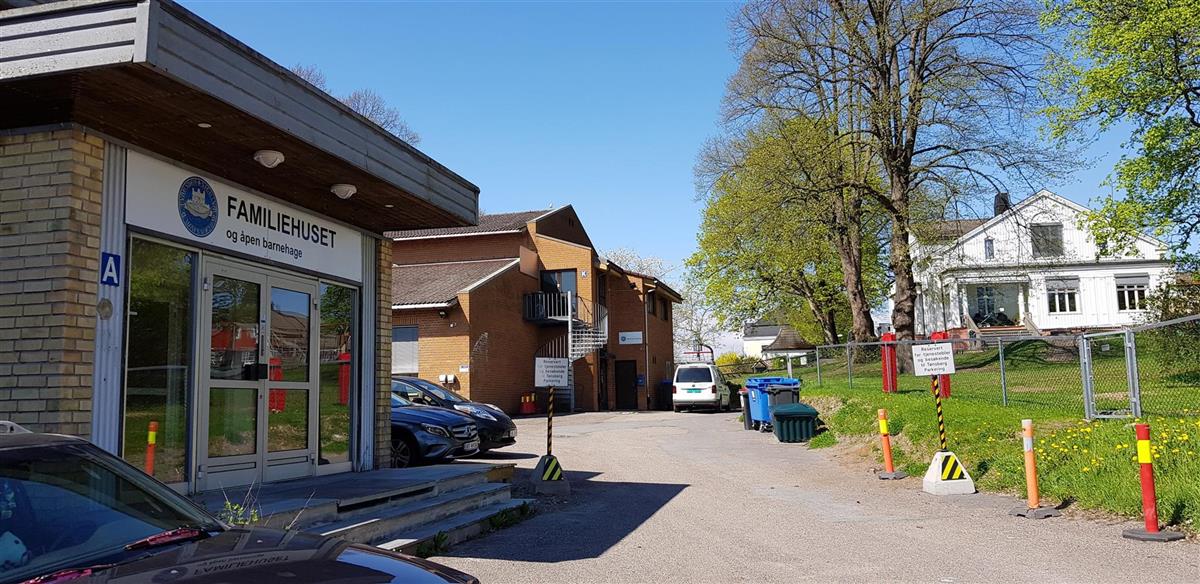Bilde av inngangen til Familiehuset i Tønsberg sentrum. - Klikk for stort bilde