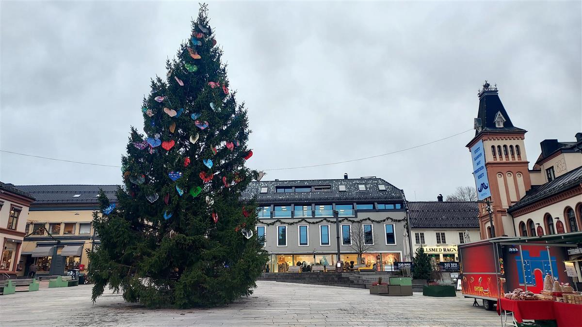 Bilde av julegrana på Torvet - Klikk for stort bilde