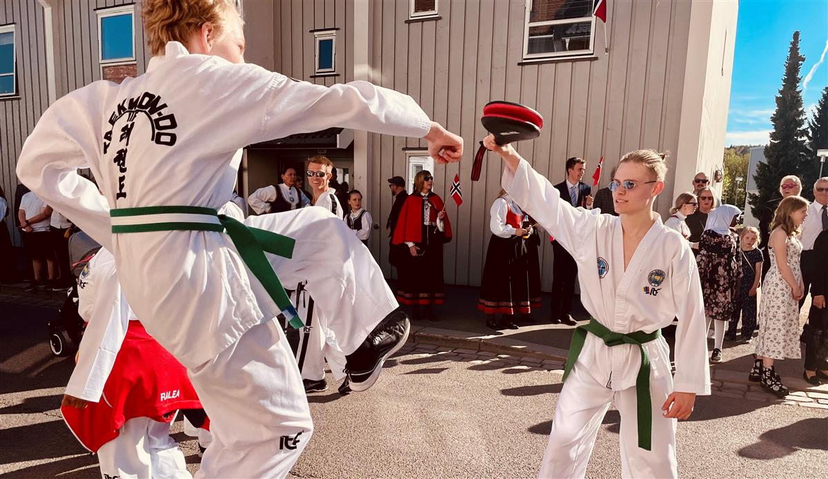 Bilder av karateutøvere - Klikk for stort bilde